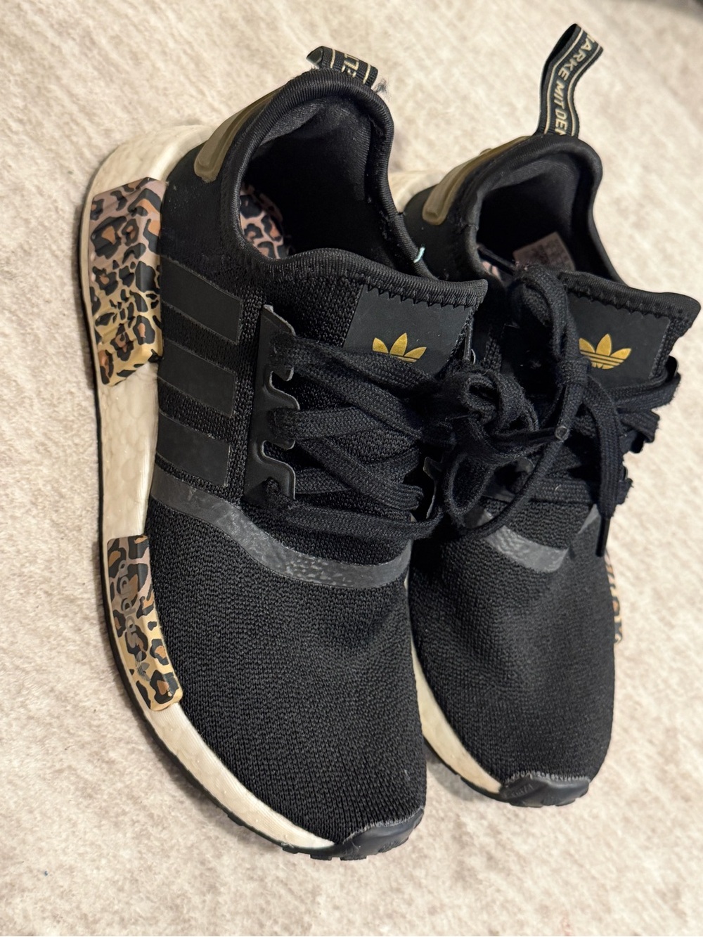 Adidas sz 5 Women’s Black NMD_R1 Leopard Accent Sneakers